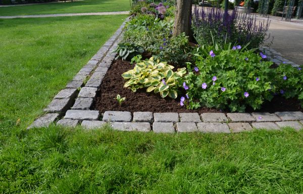 Flower Bed Mulching in Irvine